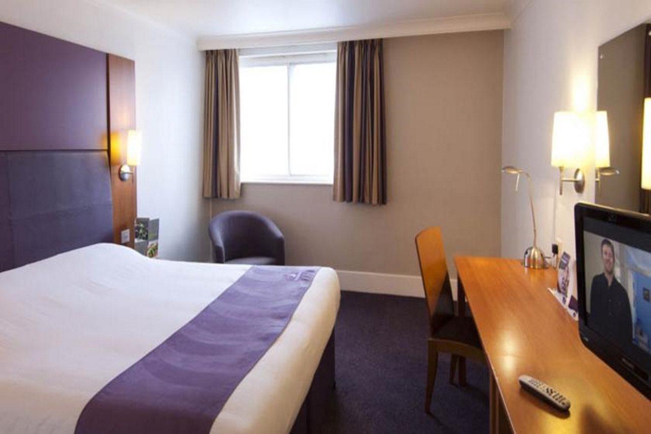Premier Inn Manchester West Didsbury Dış mekan fotoğraf